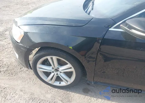 2012 Volkswagen Passat 3.6L V6 Se from USA, damaged, VIN 1VWBM7A31CC017629